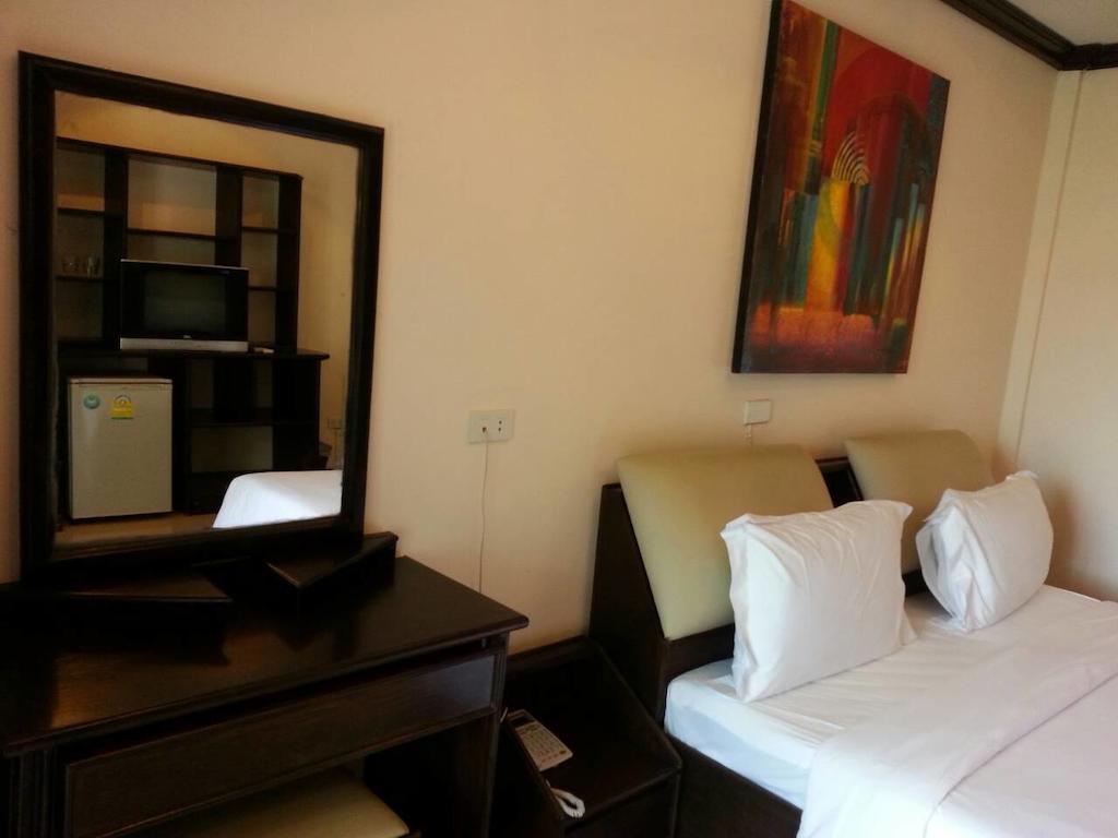 Safe House Hostel Patong Номер фото