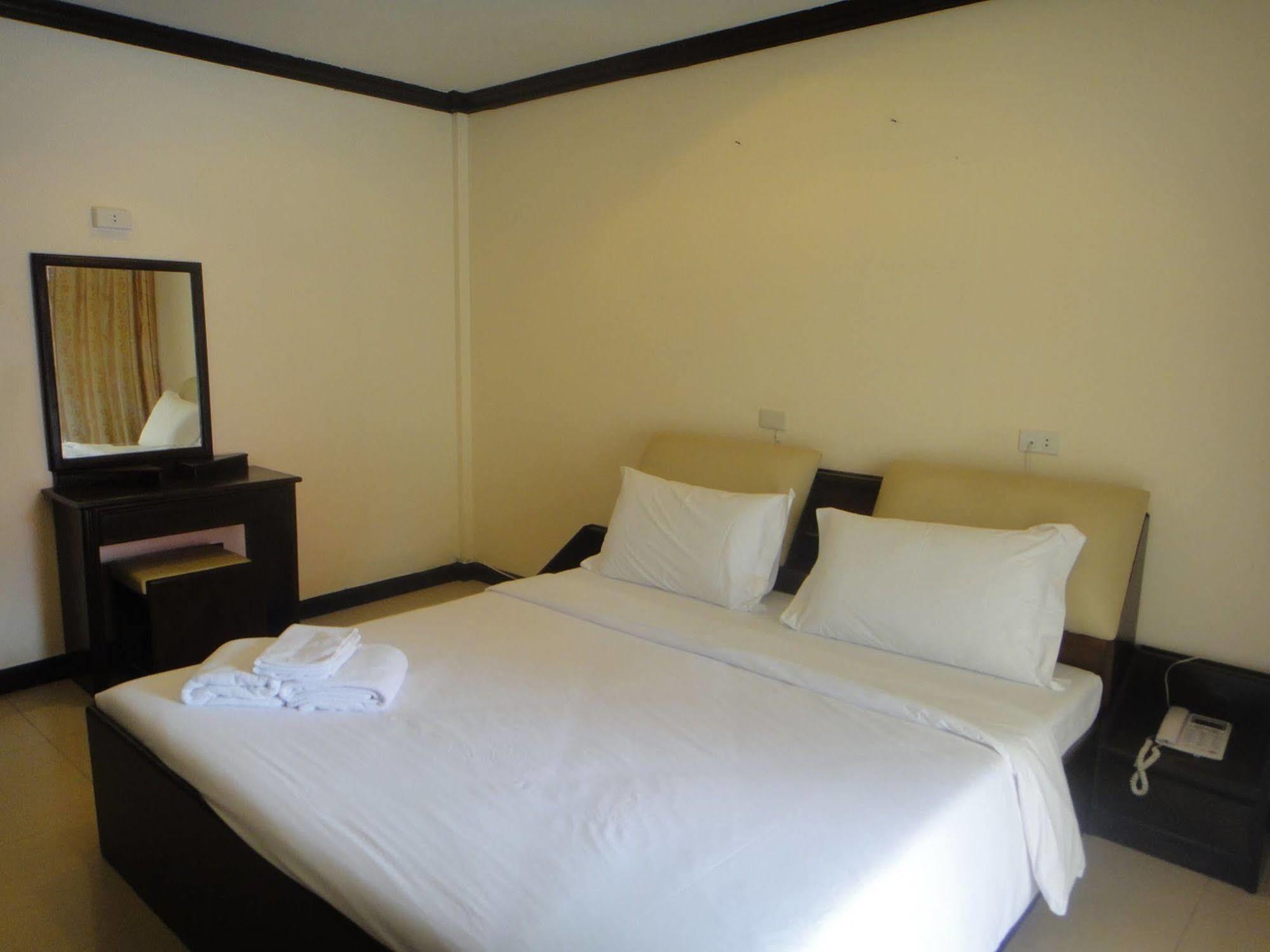 Safe House Hostel Patong Экстерьер фото
